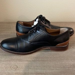 Mens Johnston & Murphy Black and Tan Lace Up Shoe Size 9.5
